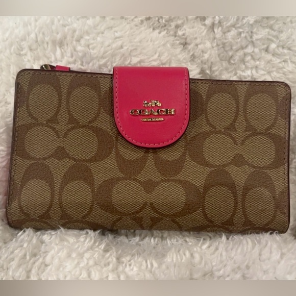 COPY - COACH tech wallet - Picture 2 of 6